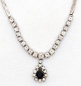 Brillant-Saphir-Collier, 750er WG, 21 g, schauseitig besetzt mit 30 Brillanten von zus. ca. 1,50 ct