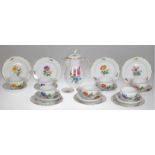 Meissen-Kaffeeservice für 7 Pers., Bunte Blume, bestehend aus Kaffeekanne (Deckel min. best.),