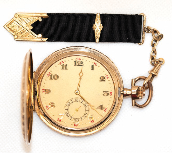 Taschenuhr "Gustav Rau", vergoldet, Streifendekor, Deckel mit Monogrammgravur, goldfarbenes Ziffern