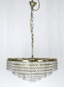 Deckenlampe, Messing, gestufter Kristallbehang an 4 Messingreifs, 6-flammig, H. (ohne Kette) 32 cm,