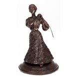 Skulptur "Golfspielerin um 1900", Bronze, braun patiniert, auf Sockel monogrammiert, H. 24 cm