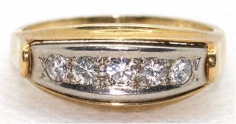 Ring, 585er GG/WG, in Reihe besetzt mit 5 Brillanten von zus. ca. 0,20 ct., ges. 3,6 g, RG 53,5