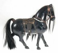 Figur "Pferd", Holz schwarz gefaßt, H. 31 cm, L. 31 cm