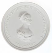 Meissen-Plakette "Prinzessin Friederike von Preussen", Biskuit-Porzellan mit Reliefdekor, 1. Wahl, 