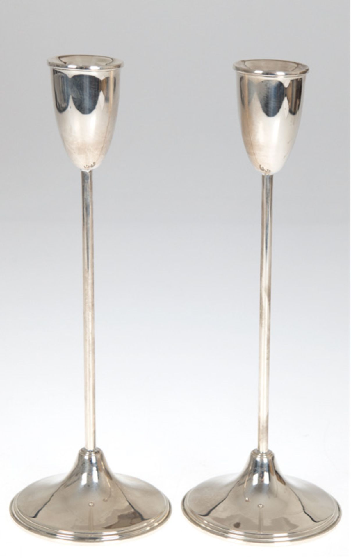 Paar Tulpenleuchter, 2. Hälfte 20. Jh., 925er Silber, gewölbter, gefüllter Stand, hoher zylindrisch