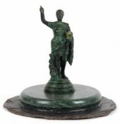 Kleine Skulptur "Kaiser Karl der Große", um 1900, Bronze, grün patiniert, auf Marmorsockel und Schi