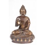 Buddha-Figur "Buddha mit Argumentationsgeste auf Lotosthron sitzend" Nepal, Bronze, 19. Jh., H. 31,