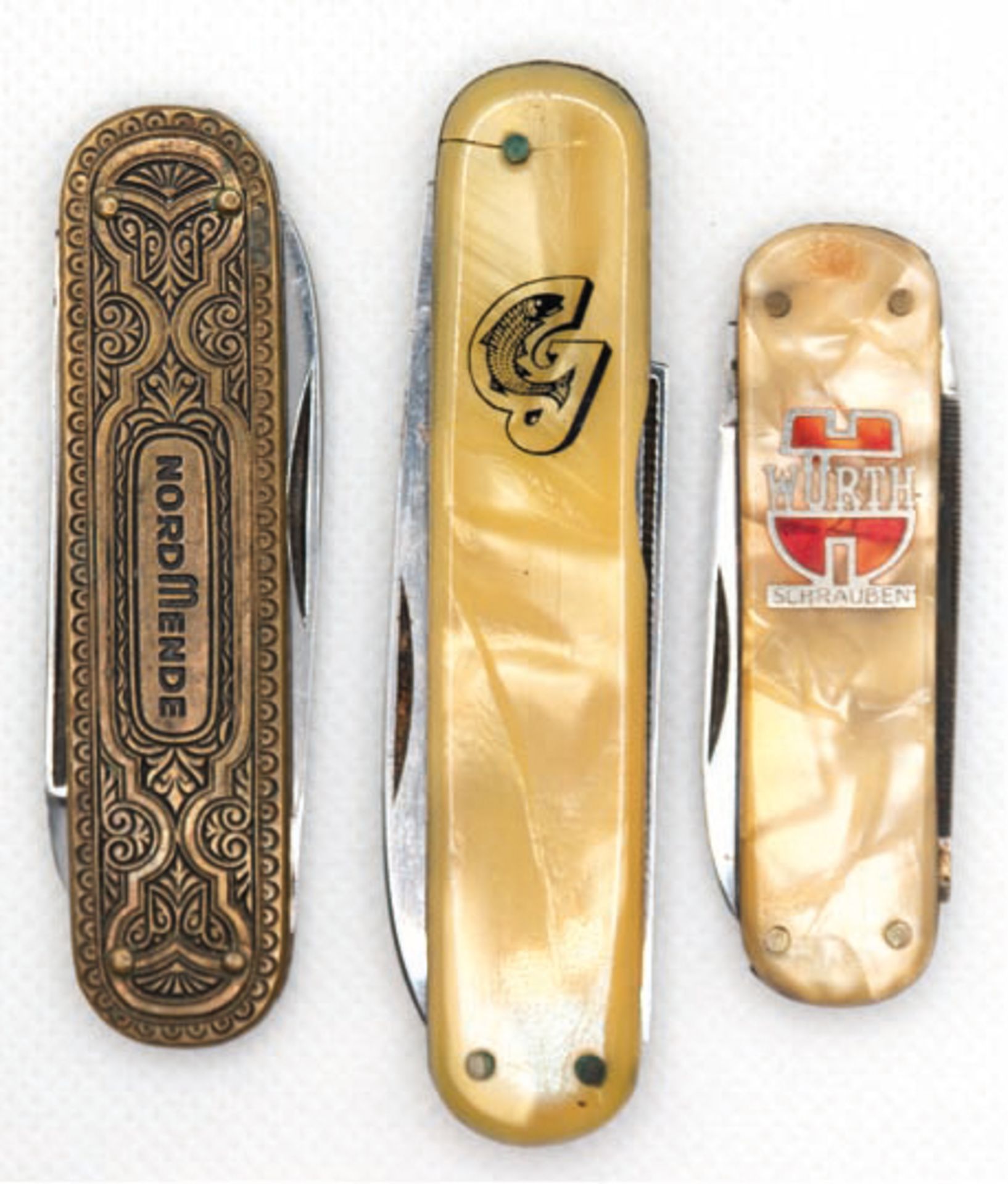 Konvolut von 3 Werbe-Taschenmessern, dabei "Nordmende", "Würth Schrauben" und mit Fisch, L. 5,7 cm 