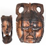 Figuren "Maske" 32x22 cm, und "Afrikanische Frau mit Flechtfrisur", Zentralafrika, Ebenholz geschni