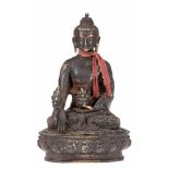 Buddha-Figur "Gautama mit Fürstengewand auf Lotosthron sitzend", Tibet Mitte 19. Jh., Bronze mit al