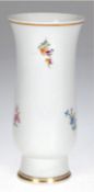 Meissen-Vase, Streublumen, Goldrand, 2 Schleifstriche, H. 17,5 cm