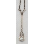 Jugendstil-Diamant-Collier, Gold/Silber, Abhang in Form einer Blume, besetzt mit 12 Diamanten, L. 3