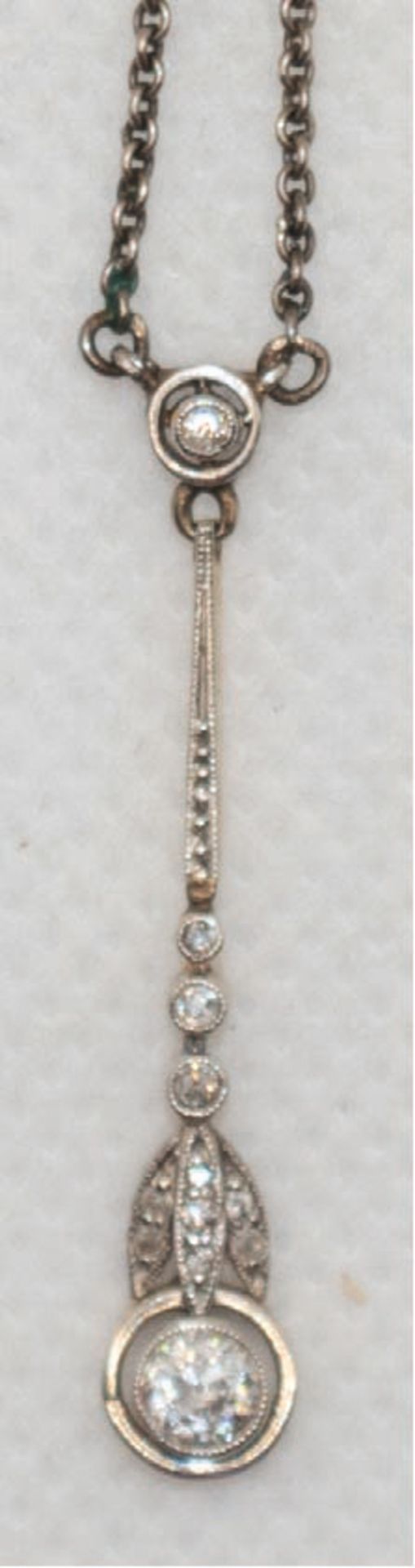 Jugendstil-Diamant-Collier, Gold/Silber, Abhang in Form einer Blume, besetzt mit 12 Diamanten, L. 3