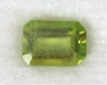 Natural Peridot, 1,06 ct, 8-eckig facettiert, grün, 7,1x5,04x3,35 mm