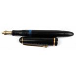 Kolbenfüller "Montblanc 3-44, G", schwarz/gold, 14 kt Goldfeder, Gebrauchspuren, L. 13,2 cm