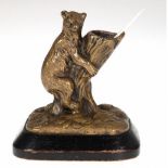 Zahnstocherhalter "Bär am ausgehöhlten Baumstamm", 1920er Jahre, Bronze auf Holzsockel, H 10 cm
