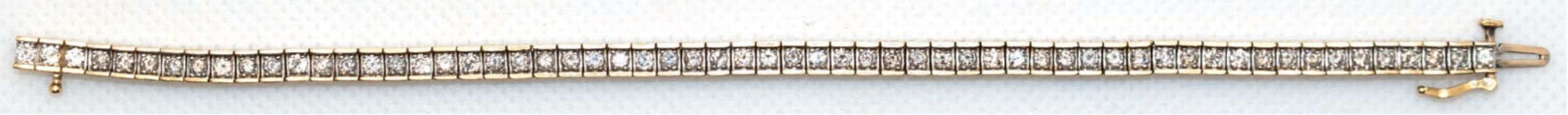 Tennisarmband, 585er GG, besetzt mit 60 Brillanten von zus. ca. 3 ct, si, Kastenschloß mit Sicherhe