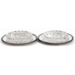 2 Kaviarschalen, Schweden 1916, ovale Kristallschalen auf Silbertabletts mit Perlrand, punziert, 14