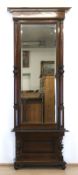 Historismus-Spiegel mit Konsole, Nußbaum, furniert, gedrechselte Säulen, facettiertes Spiegelglas, 