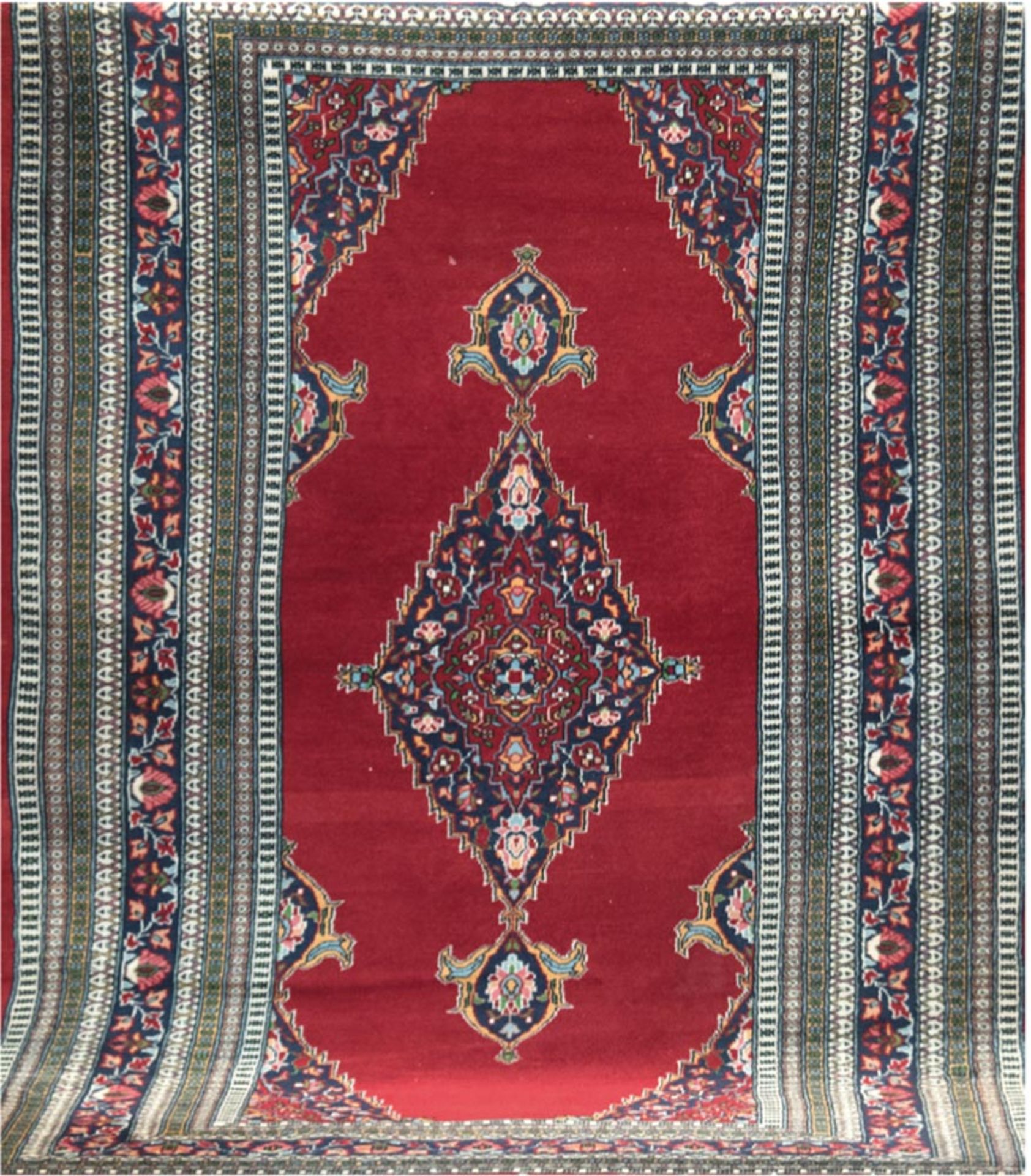 Teppich, Pakistan, 200x132 cm, rotgrundig mit zentralem Medaillon u. Floralmotiv, Fransen gekürzt,