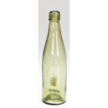 Flasche, 19. Jh., Alt Schwerin, grünes Glas, nach innen gewölbter Boden, H. 23,5 cm