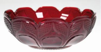 Biedermeier-Schale, Rubinglas mit feinem Schliffdekor, minim. Bestoßungen, H. 9 cm, Dm. 23,5 cm