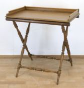 Tablett-Tisch, um 1900, Eiche/Buche, zusammenklappbares, gedrechseltes Fußgestell mit aufgelegtem T