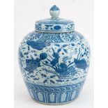 Große Deckel-Vase, China, wohl 18. Jh., am Rand sign., Keramik, hellgraue Glasur, polychrome, flora