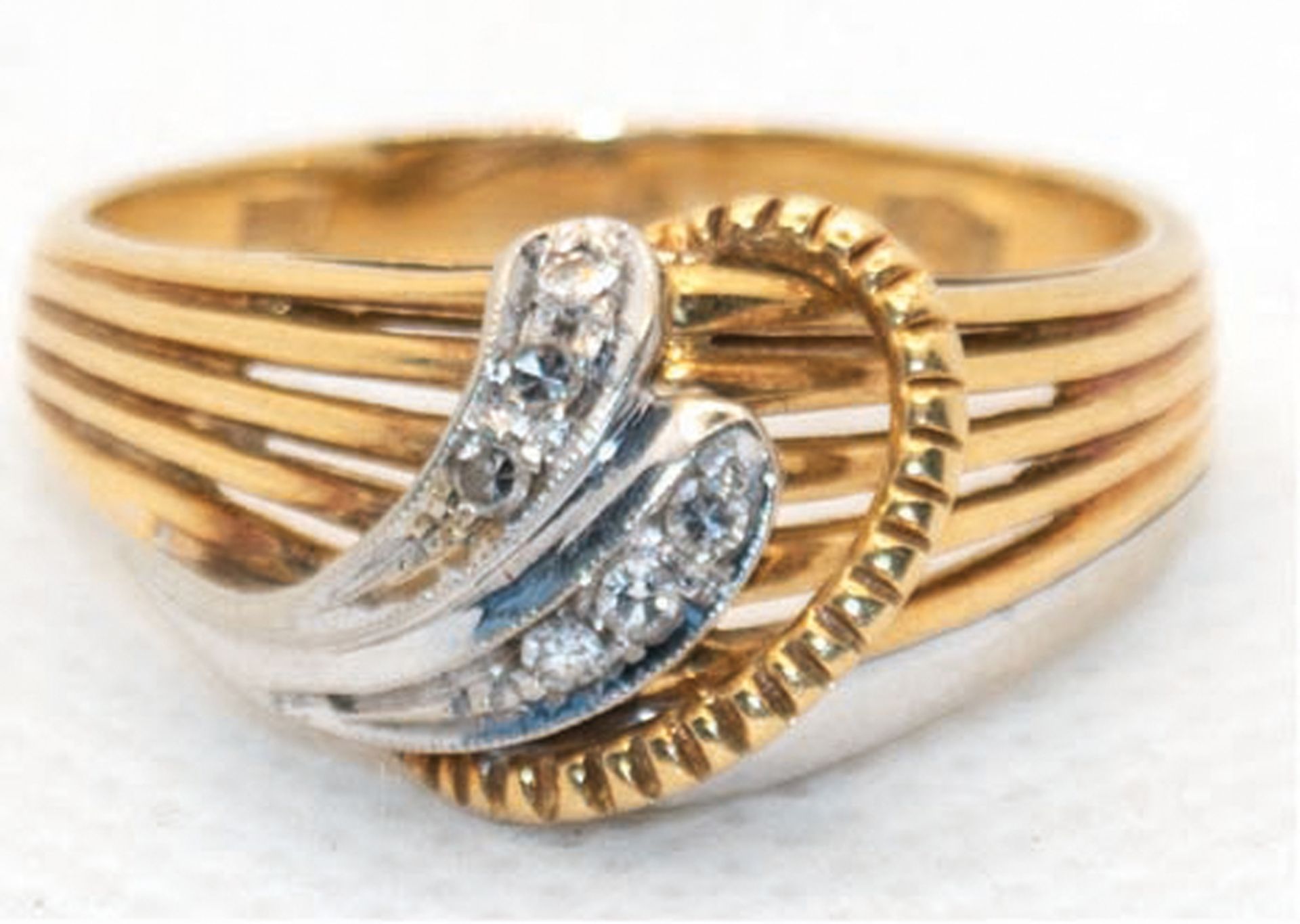 Ring, 750er GG/WG , besetzt mit 6 Diamanten, Ges.-Gew. 5,9 g, RG 60