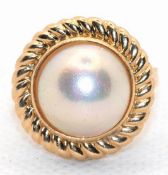 Ring, 585er GG, 4,9 g, mit großer, cremefarbener Mabe-Perle, Ringkopf- Durchmesser 18 mm , Perle 12