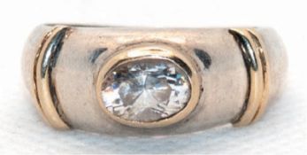 Ring, 950er Platin und 585er GG, besetzt mit weißem, oval facettiertem Turmalin, Ges.-Gew. 3,9 g, R