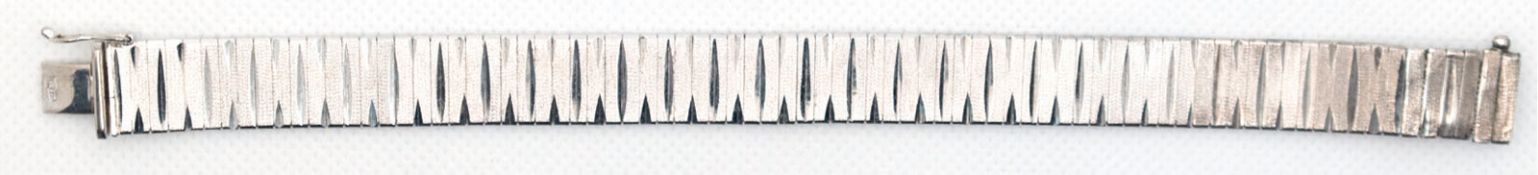 Armband, 835er Silber, Steckschloß mit Sicherungsacht, L. 18,5 cm, B. 1,2 cm, Gew. 24,7 g