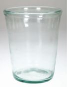 Glashafen, 19. Jh., hellgrünes Glas, mit Pfeifenabriß, umgeschlagener Rand, H. 20 cm, Dm. 16,3 cm