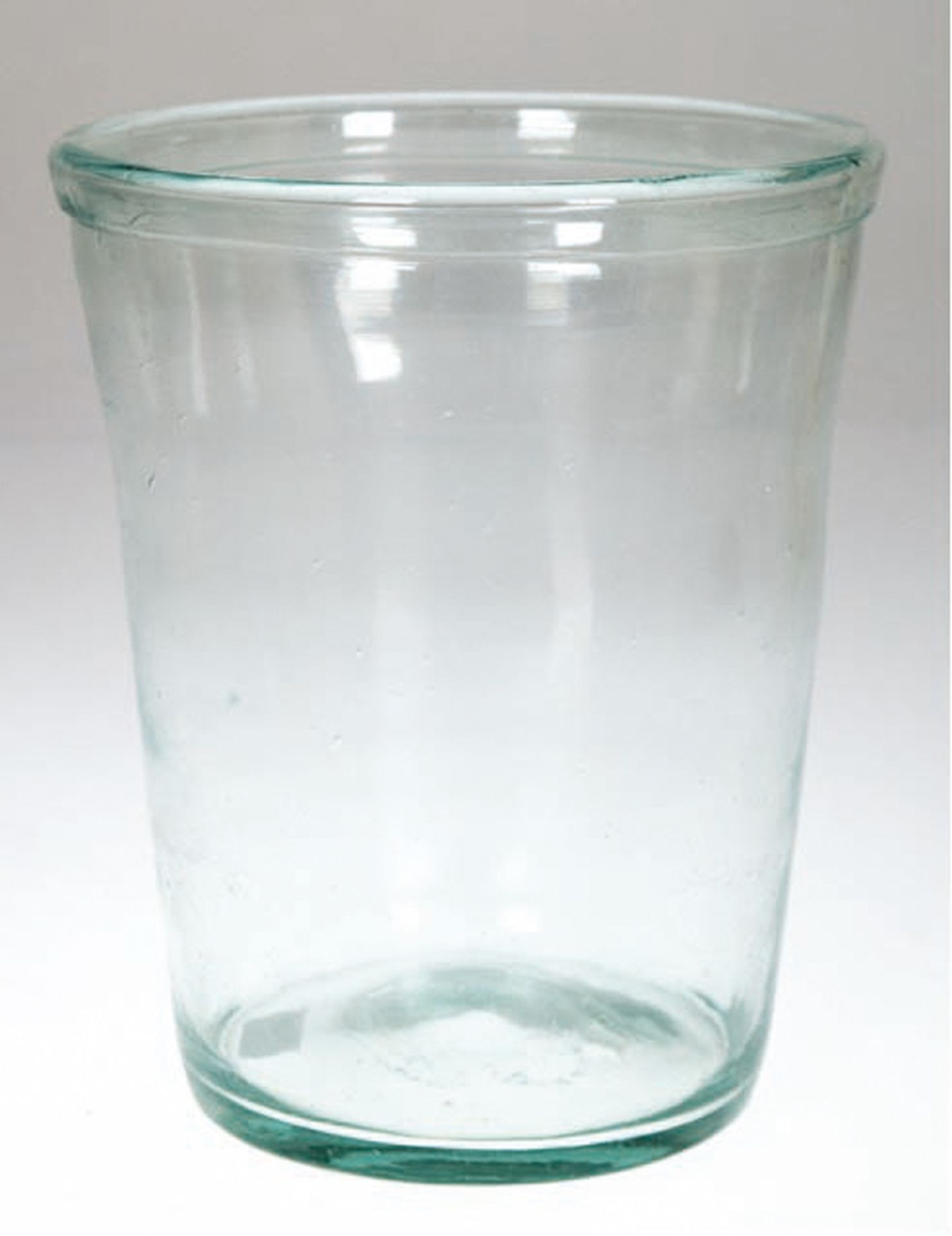 Glashafen, 19. Jh., hellgrünes Glas, mit Pfeifenabriß, umgeschlagener Rand, H. 20 cm, Dm. 16,3 cm