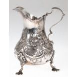 Milchkännchen, London 1854, 925er Silber, punziert, 209 g, floral reliefierter Korpus auf 3 Füßen,