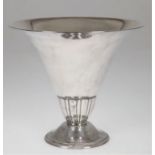 Vase, Schweden 1937, Silber, punziert, 345 g, weite ausschwingende Form auf rundem Stand, H. 17,5 c