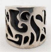 Ring, 925er Silber, doppelt gearbeitete, durchbrochene Schauseite mit geschwärztem Grund, B. 2,7 cm