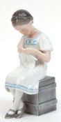 Porzellanfigur "Strickendes Mädchen", Bing & Gröndahl, Entwurf Ingeborg Plockross Irminger, Modelln