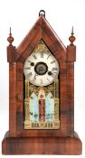 Tischuhr im gotischen Stil mit Weckfunktion, USA um 1880, architektonisch gestaltetes Uhrengehäuse 