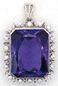 Anhänger, 585er WG, mit großem Amethyst ca. 2,3 x 1,8 cm, 11,6 g, Brillanten  ca. 0,55 ct., Maße mi