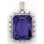 Anhänger, 585er WG, mit großem Amethyst ca. 2,3 x 1,8 cm, 11,6 g, Brillanten ca. 0,55 ct., Maße mi