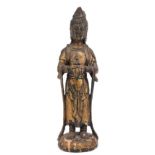 Figur "Buddhistische Gottheit", Holz geschnitzt, auf rundem Stand, goldfarben gefasst, am Stand und