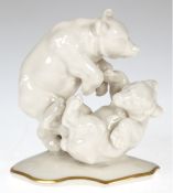 Porzellanfigur "Raufende Bären", Hutschenreuther, Kunstabteilung, weiß, H. 11 cm