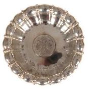 Münzschälchen, 835er Silber, im Spiegel 16 Schilling, Lübeck, 46 g, H. 2,5 cm, Dm. 11 cm