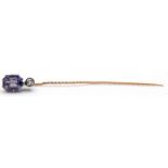 Krawattennadel, 585er RG, besetzt mit Diamant und facettiertem Amethyst, L. 6,9 cm