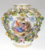 Vase, wohl Thüringen um 1900, reicher plastischer Blütenbesatz, beidseitig polychrome Bemalung eine