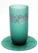 Vase und Schale/Ascher, Egizia Italy, dunkelgrünes, mattiertes Glas mit ornamentalem Platinum Dekor