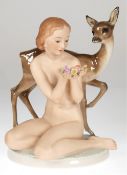Porzellanfigur "Junge Frau vor Reh sitzend", Hutschenreuther, Entwurf Carl Werner, signiert, polych