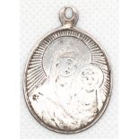 Sakraler Anhänger, Rußland um 1870, 84 Zol. Silber, oval mit Darstellung einer Madonna mit Kind, L.