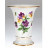 Meissen-Vase, 1924-1934, Bunte Blume 1, Goldrand, Trompetenform, 1. Wahl, H. 16,5 cm